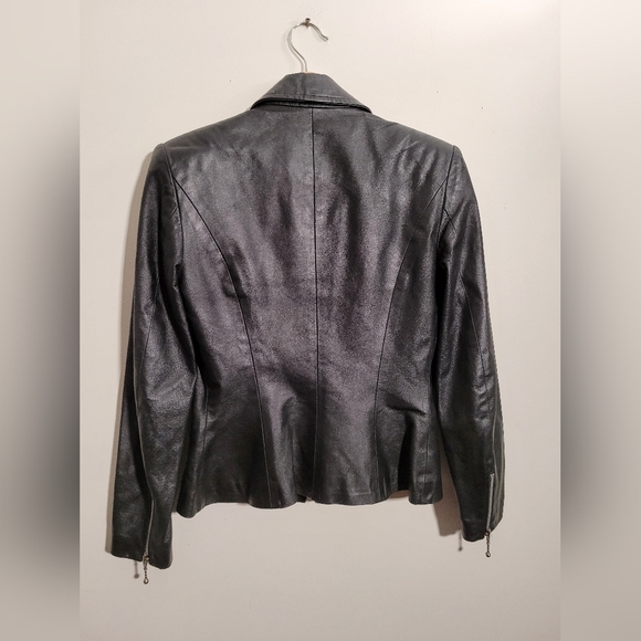Vintage Danier leather moto jacket with zipper detail - Picture 4 of 8